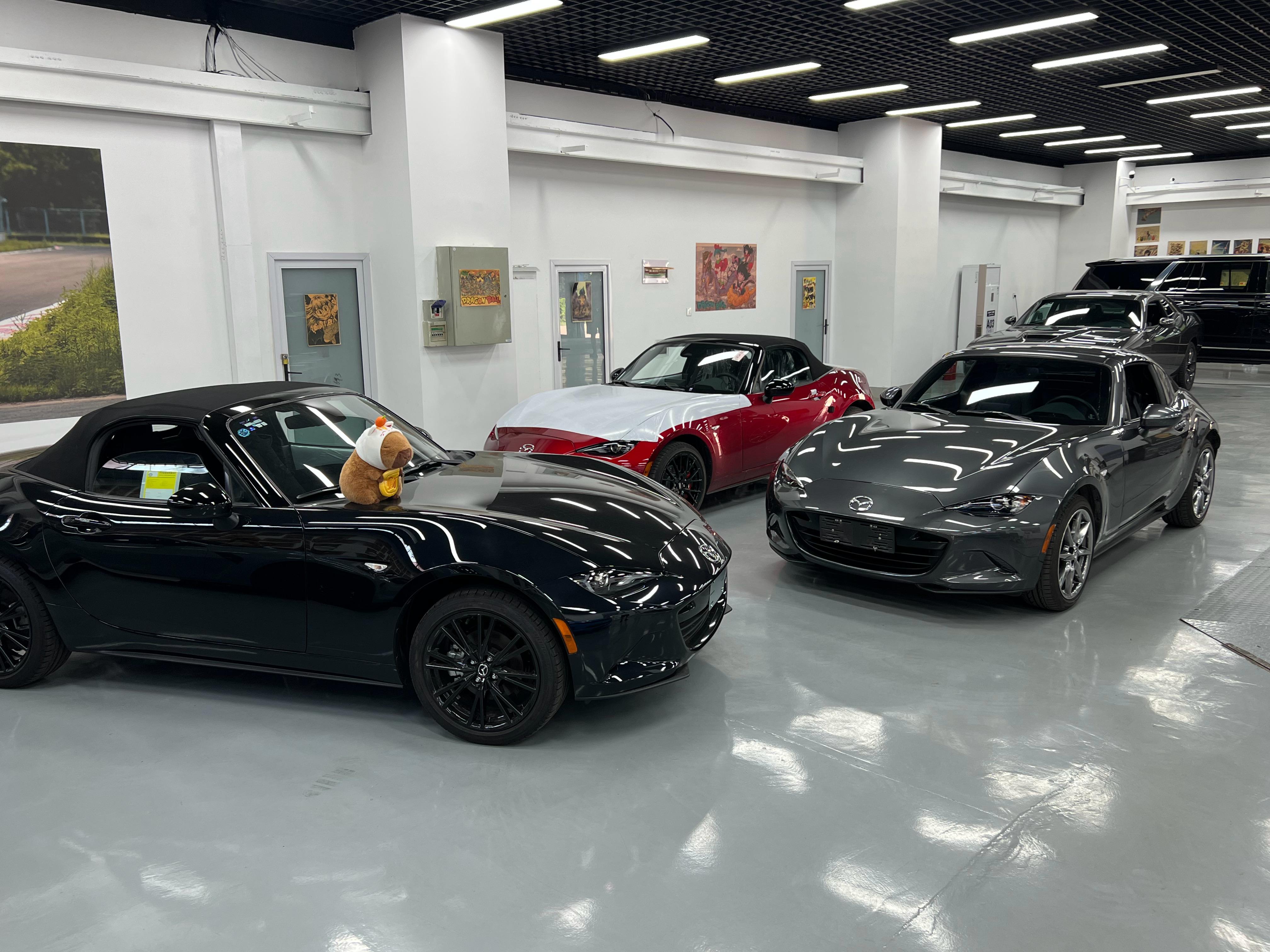 [嘻嘻][嘻嘻]MX-5 各自版本基本全全都有包括自动挡软顶手动挡硬顶[哈哈][