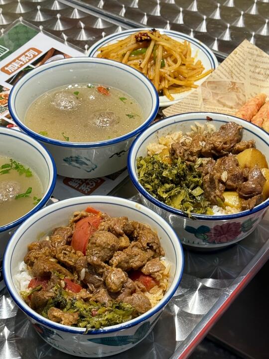人均💰20+吃到了香喷喷的牛肉饭👍
