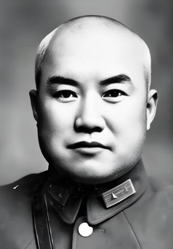 1948年，国民党中将周福成的女儿赶到沈阳劝父亲起义，没想到，周福成掏枪顶住女儿