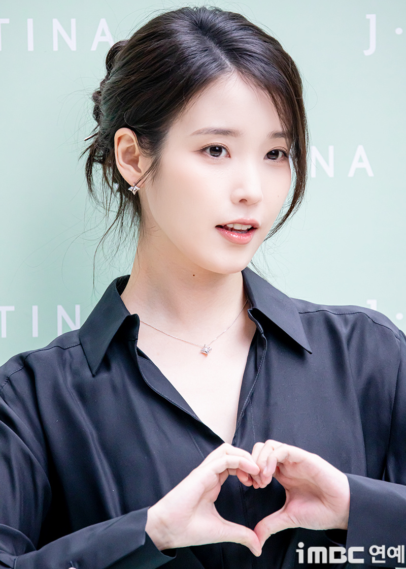 260511 IU X J.estina快闪店活动新闻图魅力散发