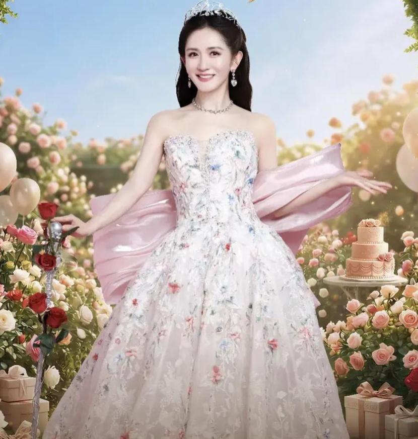 5月5号，谢娜出道三十周年的首场个人演唱会在成都开唱，现场人气爆棚，一万两千人的