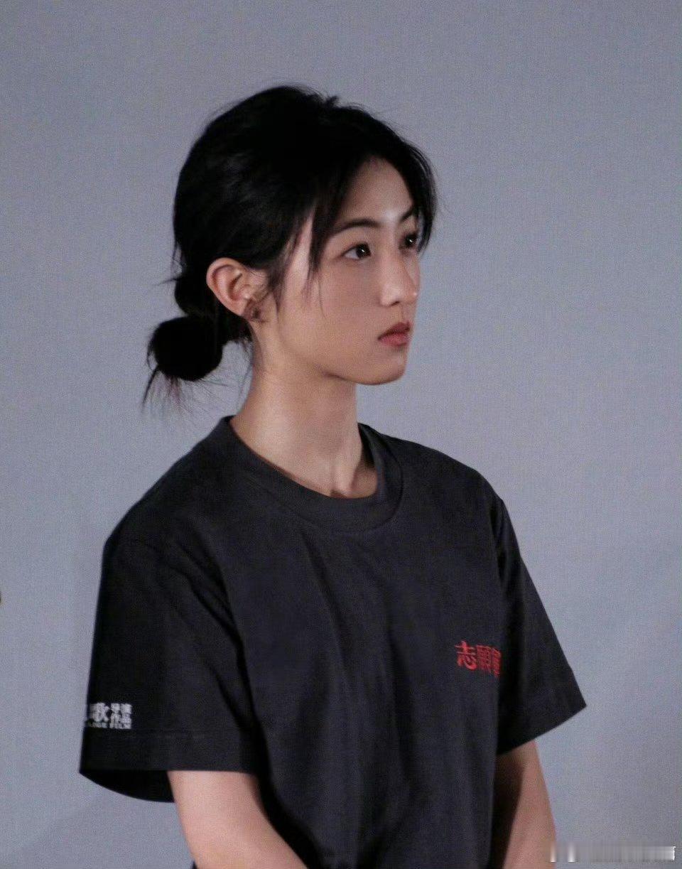 张子枫头型太完美了，头发扎起来大大方方的！ ​​​