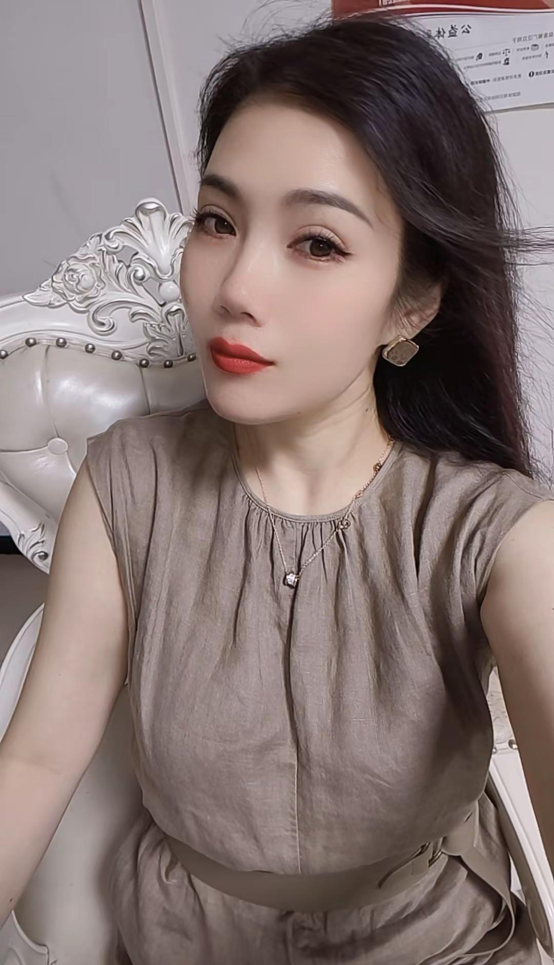 调皮的天，伤心的雨，明天后天还有雨，高兴了晒死你，生气了淋死你，还得随时备伞，最