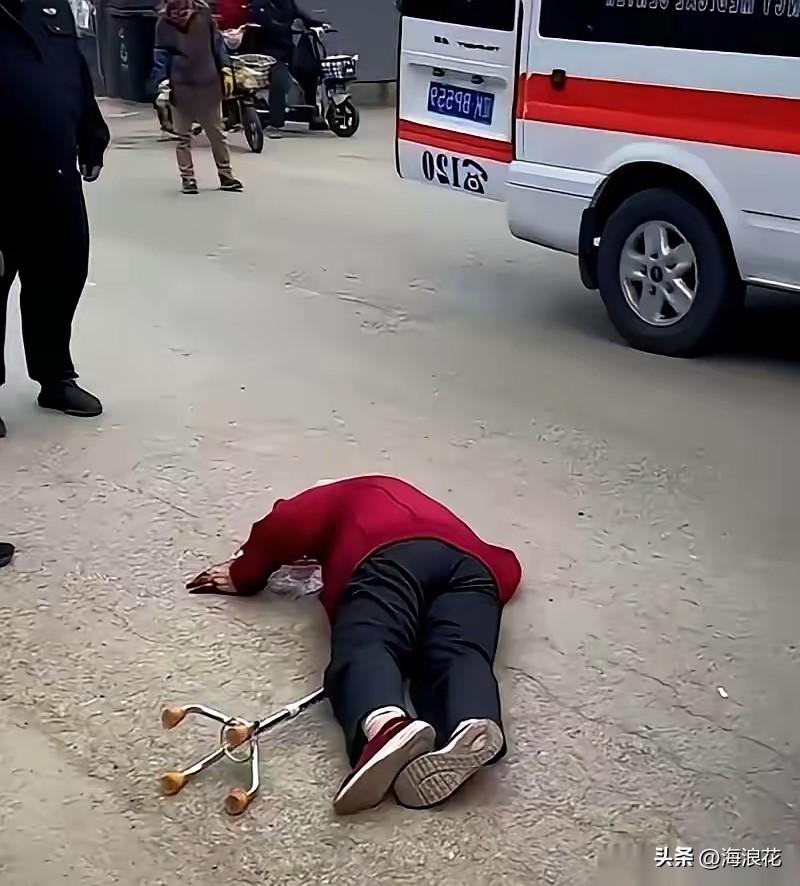 讹人的成本太低了！杭州一个62岁的老太太，被西瓜皮滑倒了，躺在地上不能动弹，足足