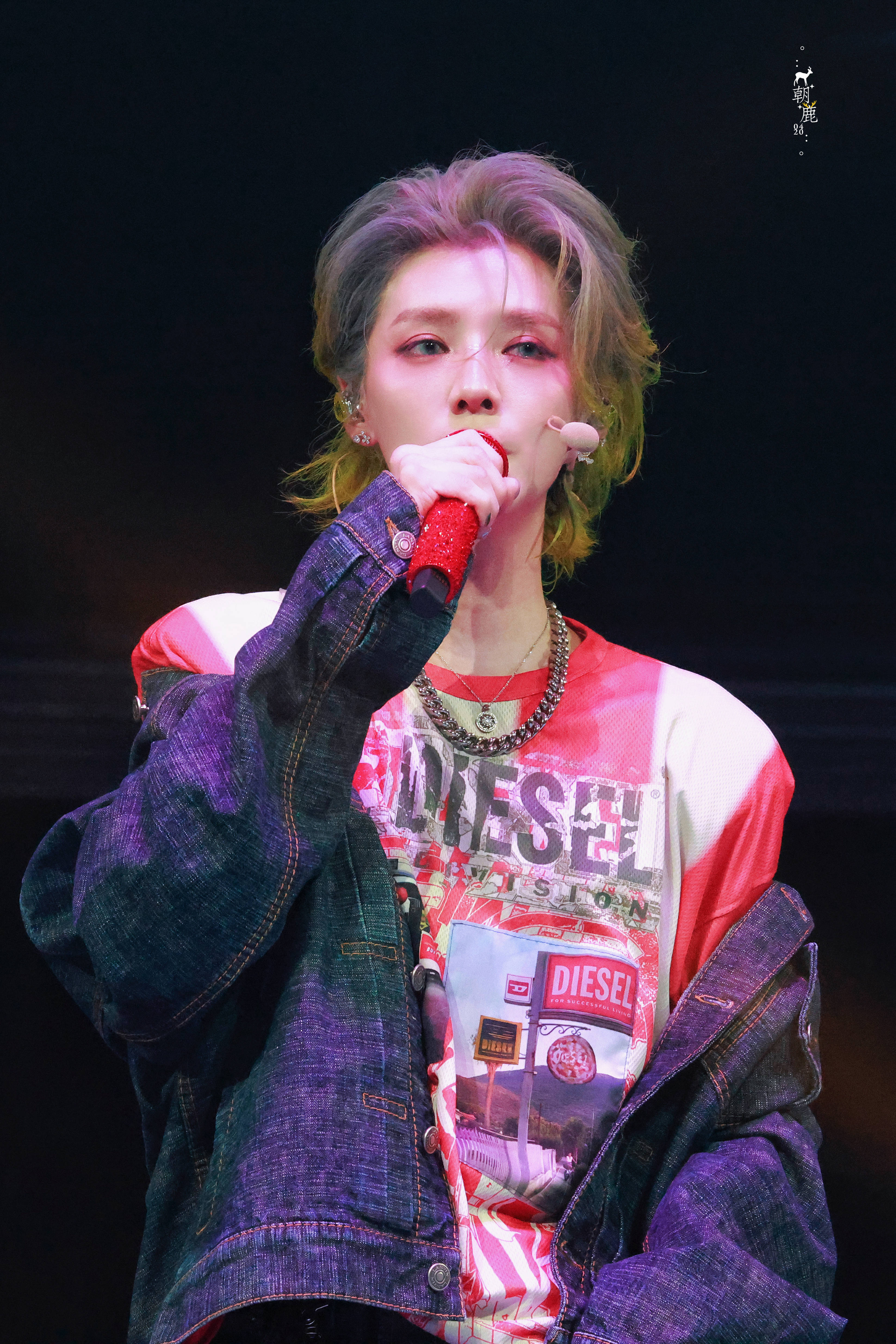 哇塞黄子韬徐艺洋也去了鹿晗演唱会！！明年就能看黄子韬演唱会啦[憧憬] ​​​