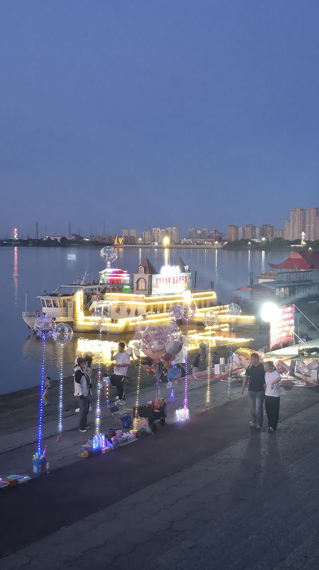 根据民法典：房屋出租必须加的几句话，避免给自己带来麻烦。
在租赁期内，乙方是房屋