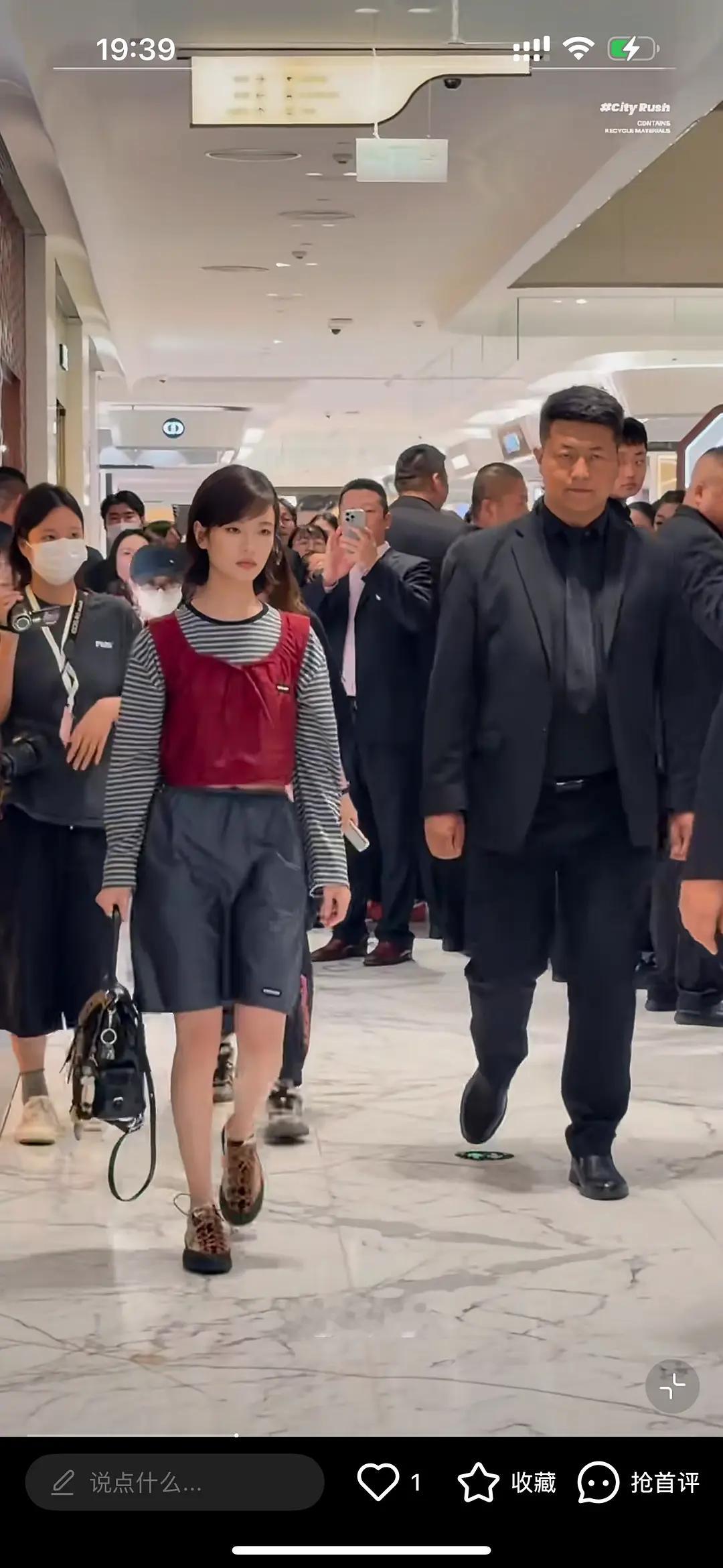 状态怎么样感觉还行，就是miu 这衣服真的丑 ​​​