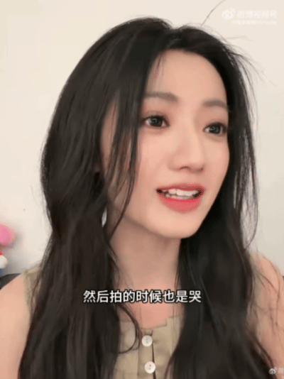 黄羿谈伍元照三重梦境名场面直播中黄羿坦言三重梦境是自己最喜欢的戏份，初次读到剧本