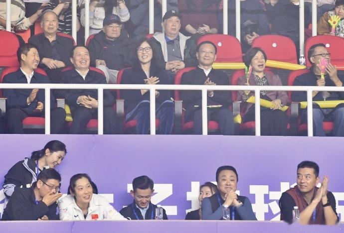 郎婷合体就是排坛的“排泰民安”，河南女排城市联赛上大分，豫排联赛继续加油[加油]