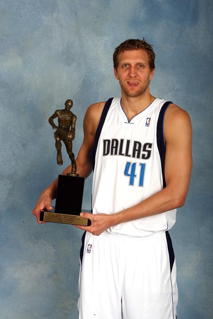 2007年的今天诺维茨基￼荣膺常规赛MVP。诺维茨基获得MVP也是NBA历史上第