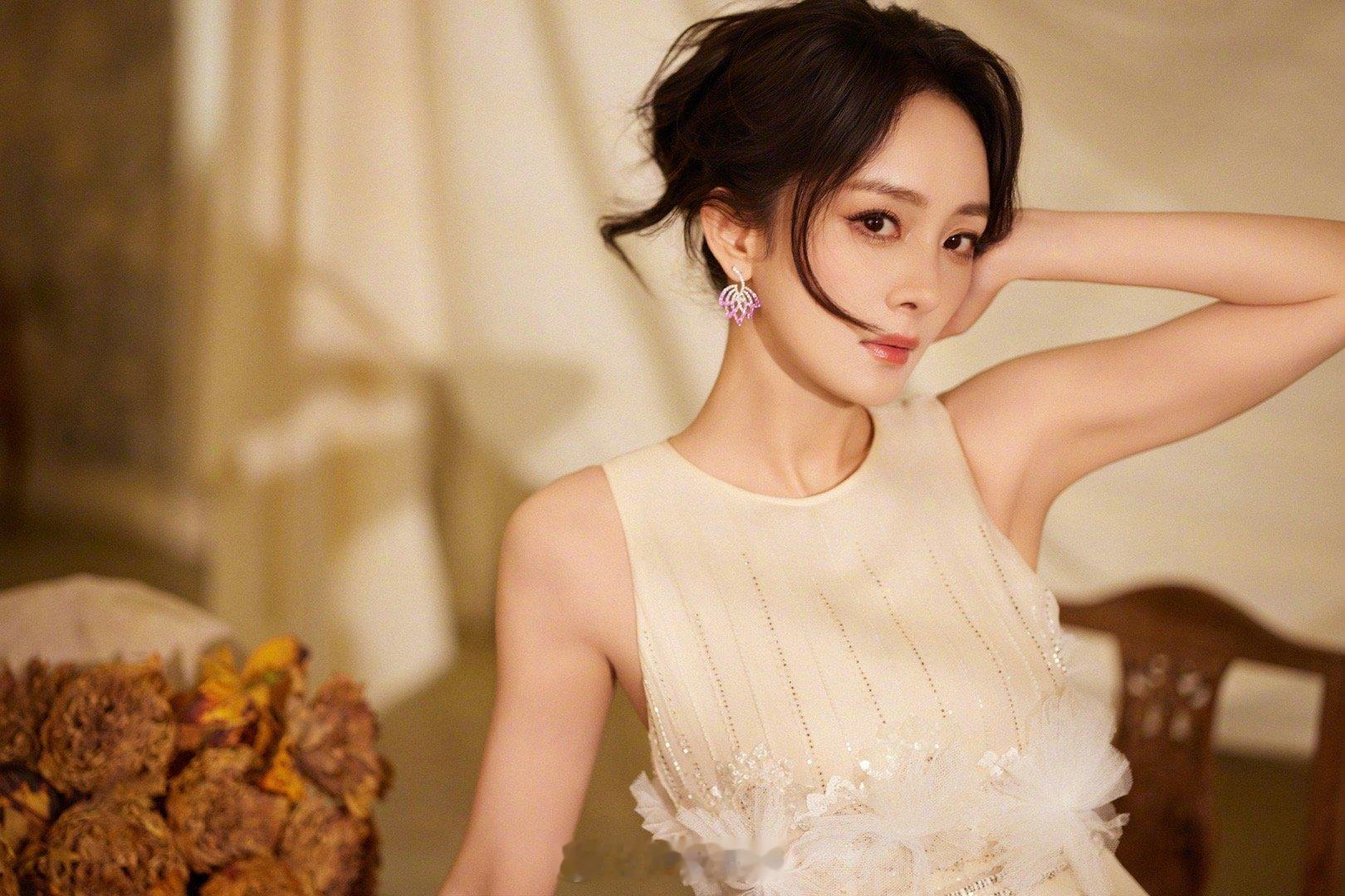 被高冷女王脸秒了啊啊啊啊[爱你][爱你][舔屏][色][舔屏][舔屏][舔屏][