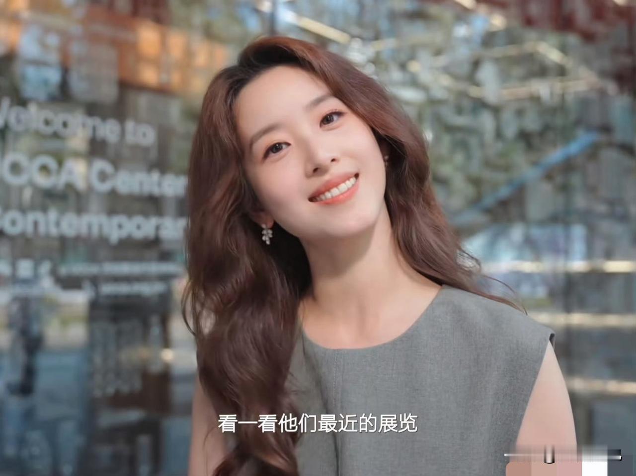 刘强东做梦都想不到，

曾经跟在自己身旁，

对着自己满眼星星眼的太太章泽天，如