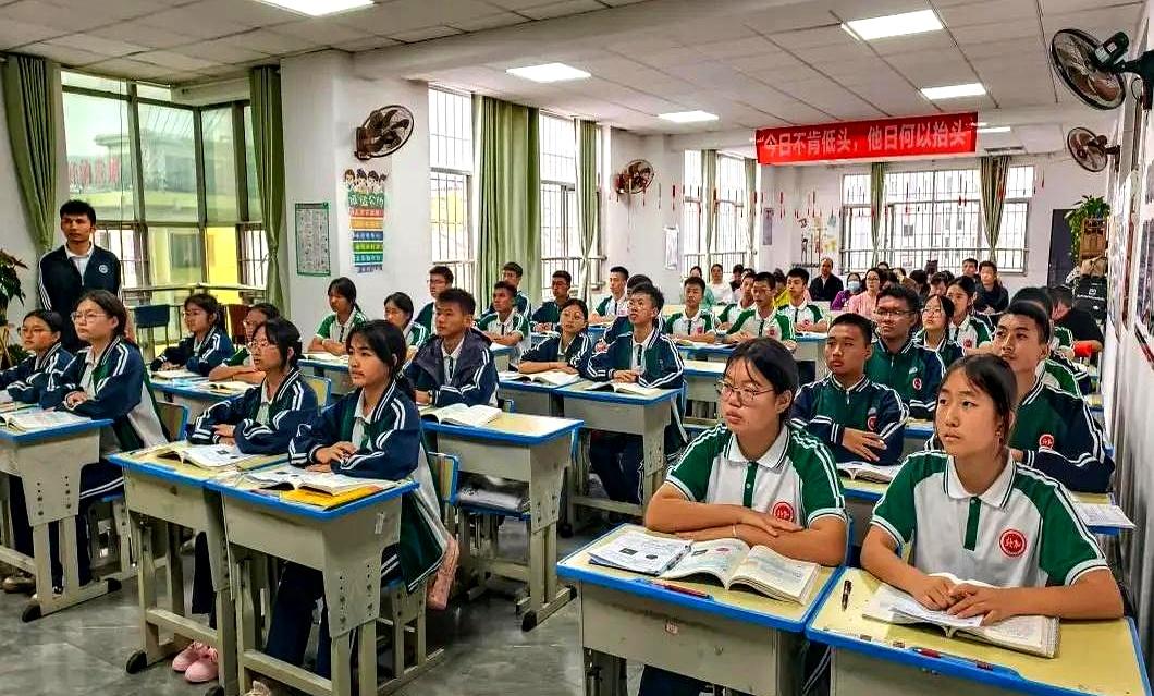 初中成绩啥时候定型？
答案比你想的更早！
说白了，初一就拉开差距了，初二基本定大