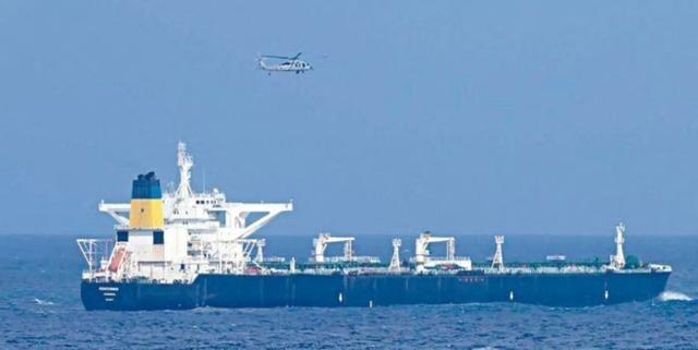 两个月扣押两艘中国船只！美国这是要摊牌了？12月23日特朗普宣布，被扣押的油轮，