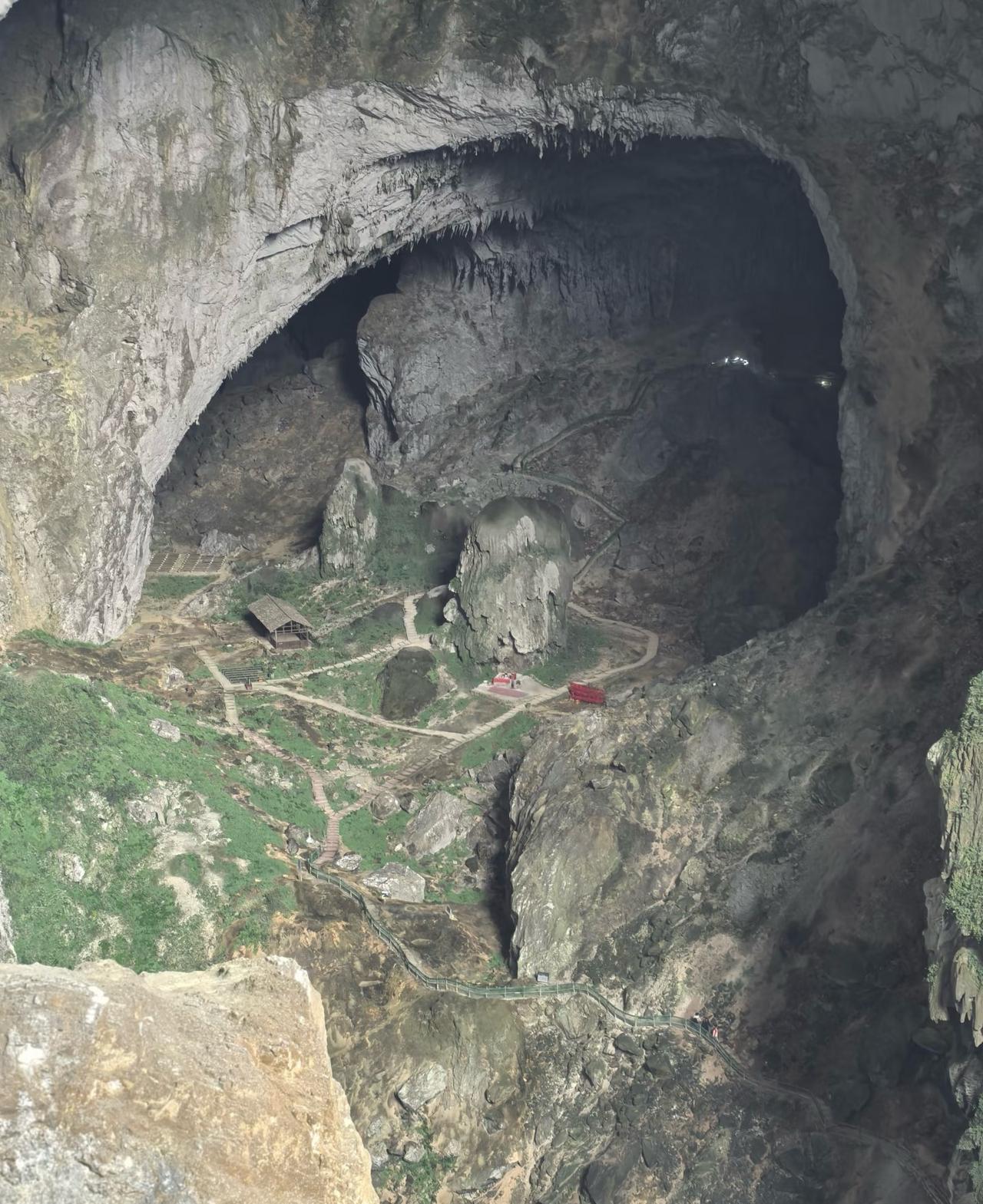 这就是世外桃源吗？

红七军遗址，三门海后山，百魔洞可以到对面聚落，巨大的洞内聚
