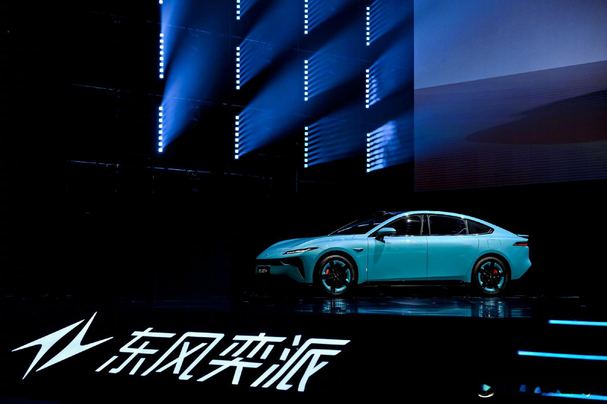 年轻人的科技性能玩具东风奕派eπ007+全新轿跑上市，搭载400kW双电机四驱，