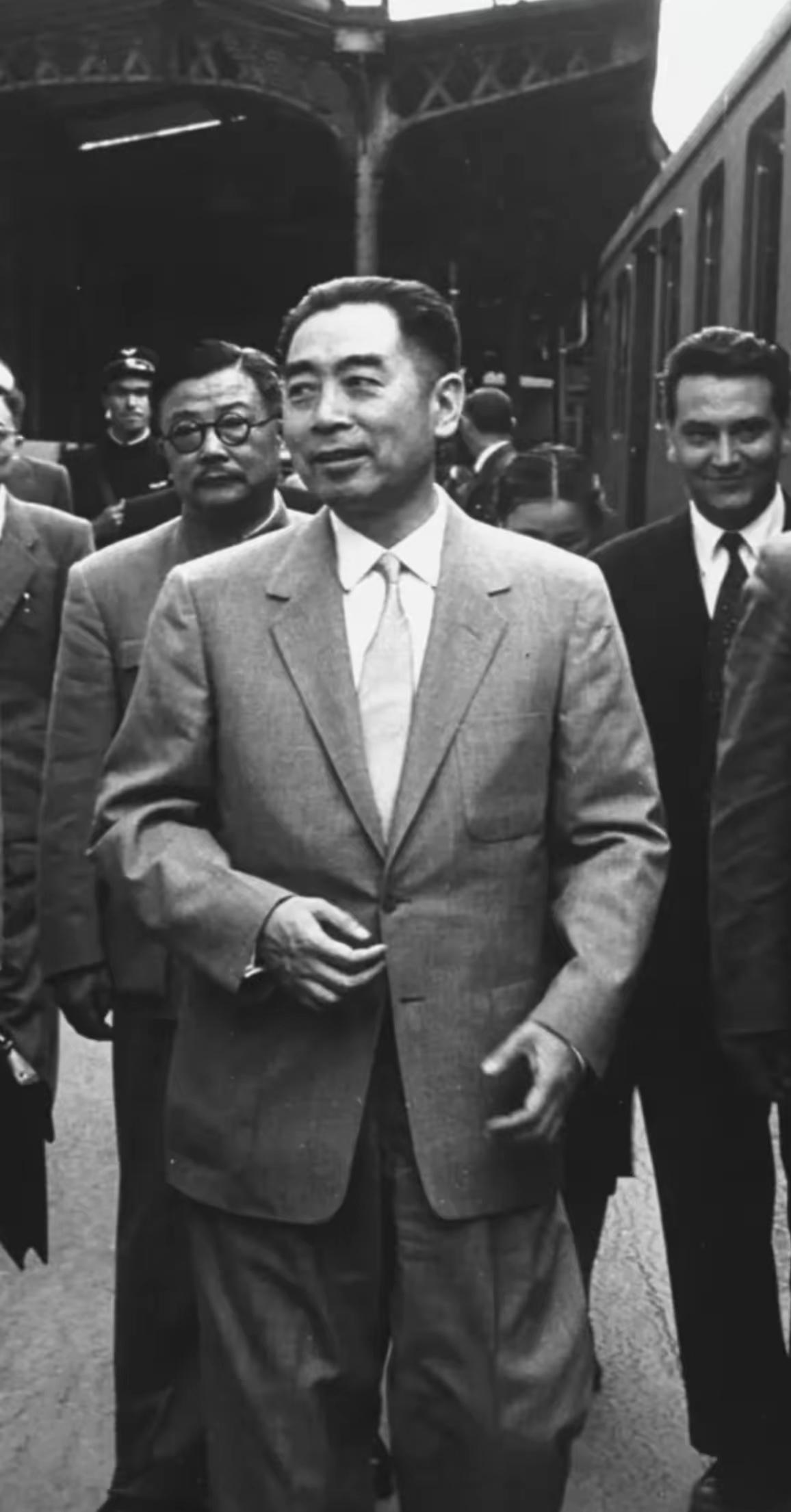 一代伟人永难忘！既是顶尖外交家，更是人民心中永远的好总理
 
时至今日，只要提起