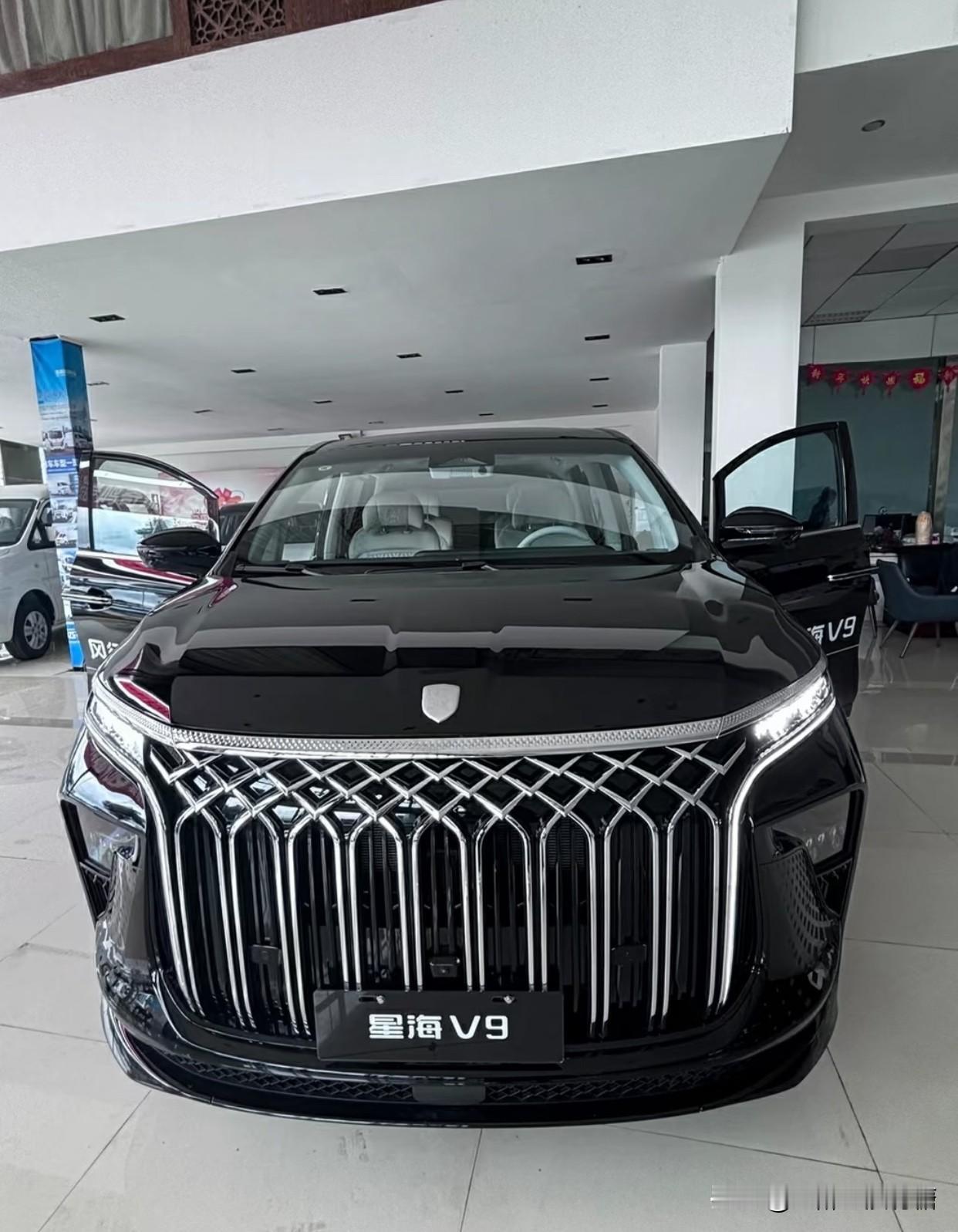 这次团建，公司开来了“移动大平层”
——一台能跑1300公里的插混MPV！
彻底