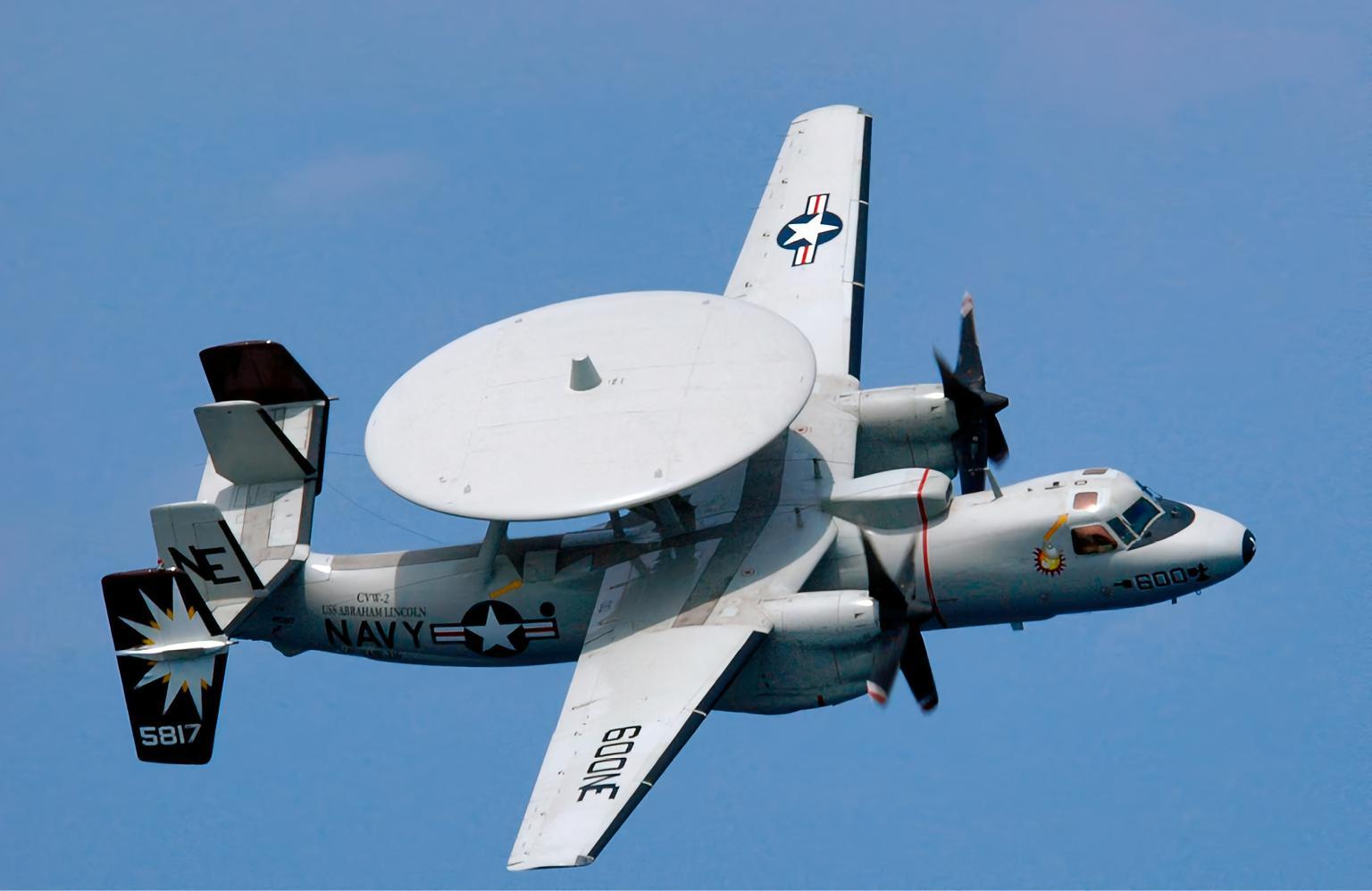 美国E-2“鹰眼”预警机E-2是诺斯洛普·格鲁曼公司研制的舰载预警机，绰号“鹰眼