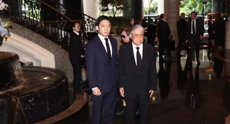 霍家出席何超蕸追悼会，郭晶晶霍启刚都瘦了，霍震霆携霍启刚同行！ 