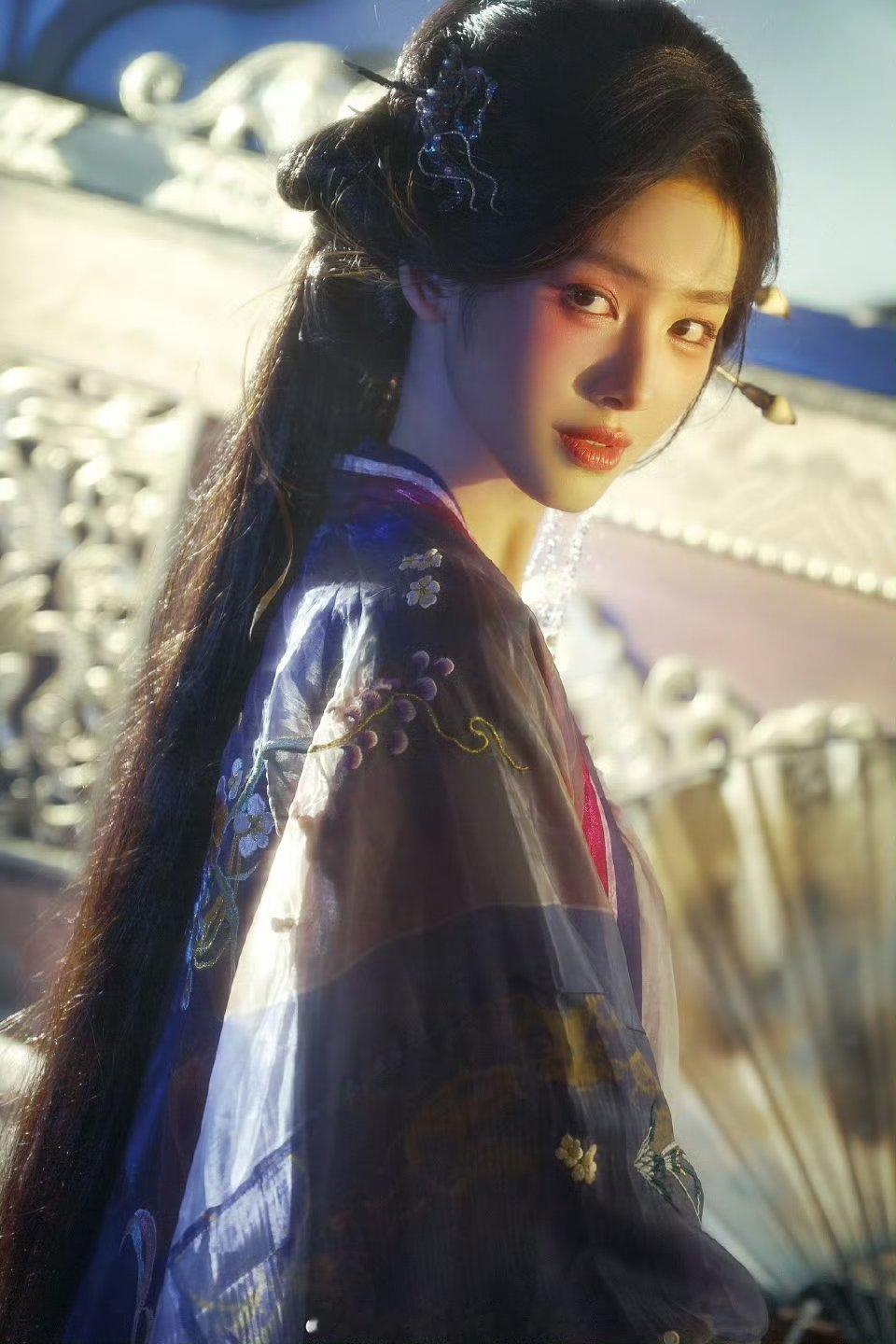鹤秋最新古风大片，[偷乐]可以试试类似疯批美人的角色！！[偷乐][偷乐] ​​​