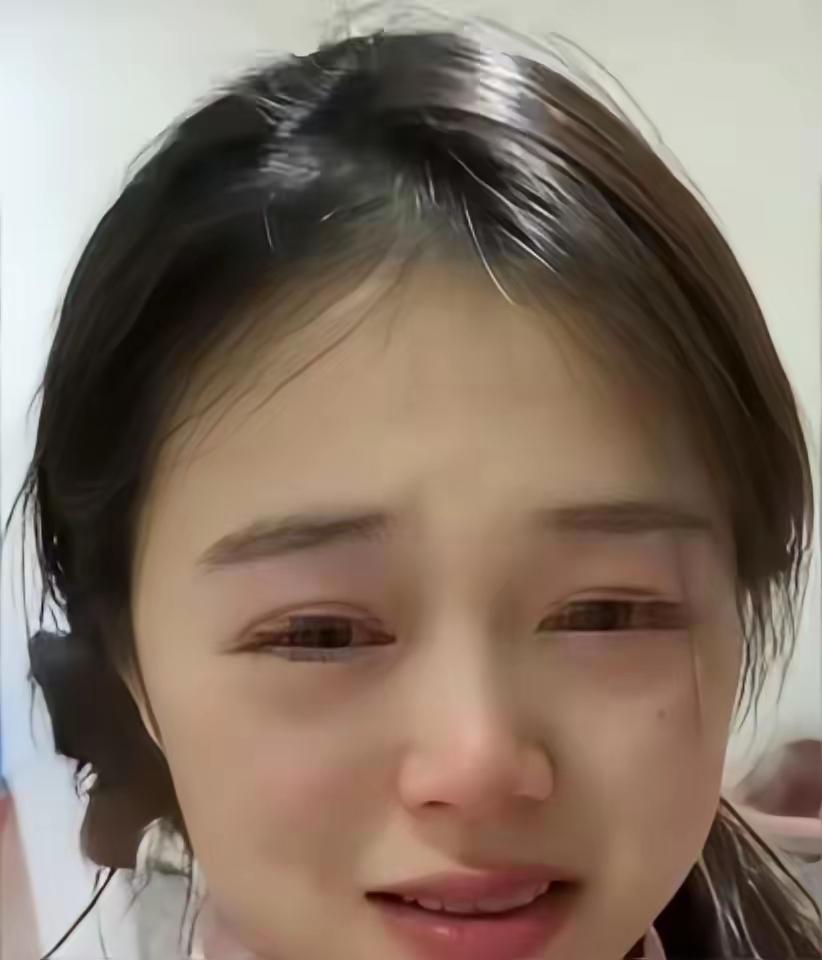 虎跳峡的浪涛依旧翻涌咆哮，

可那个满心欢喜等着嫁人的姑娘，

再也等不到那个要