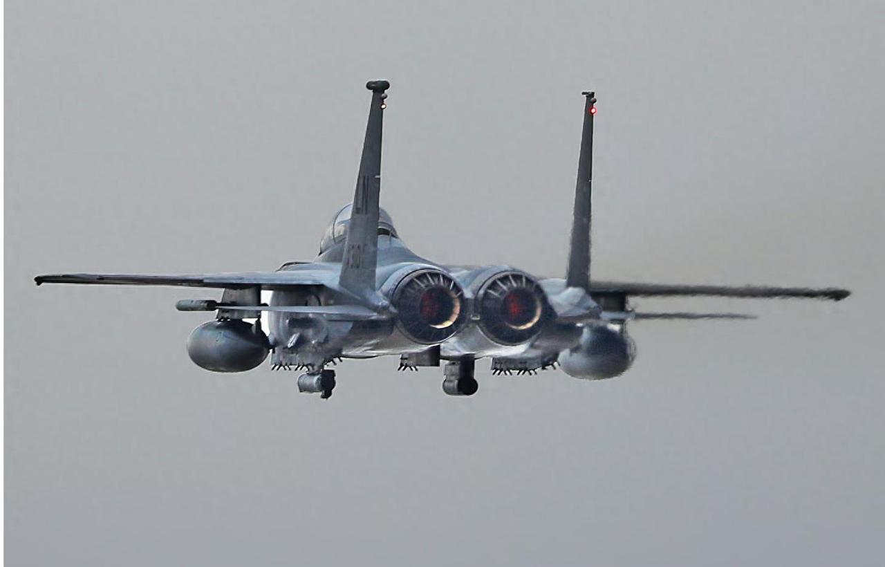 为啥美国拼了命也要救回飞行员？

深夜的前线，警报骤然响起，一架战机被击落，飞行