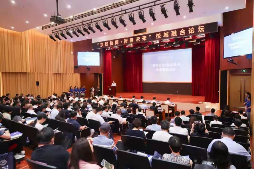 立足基础教育布局，从容迎接人工智能时代到来
 
　　放眼未来二三十年，新一轮科技