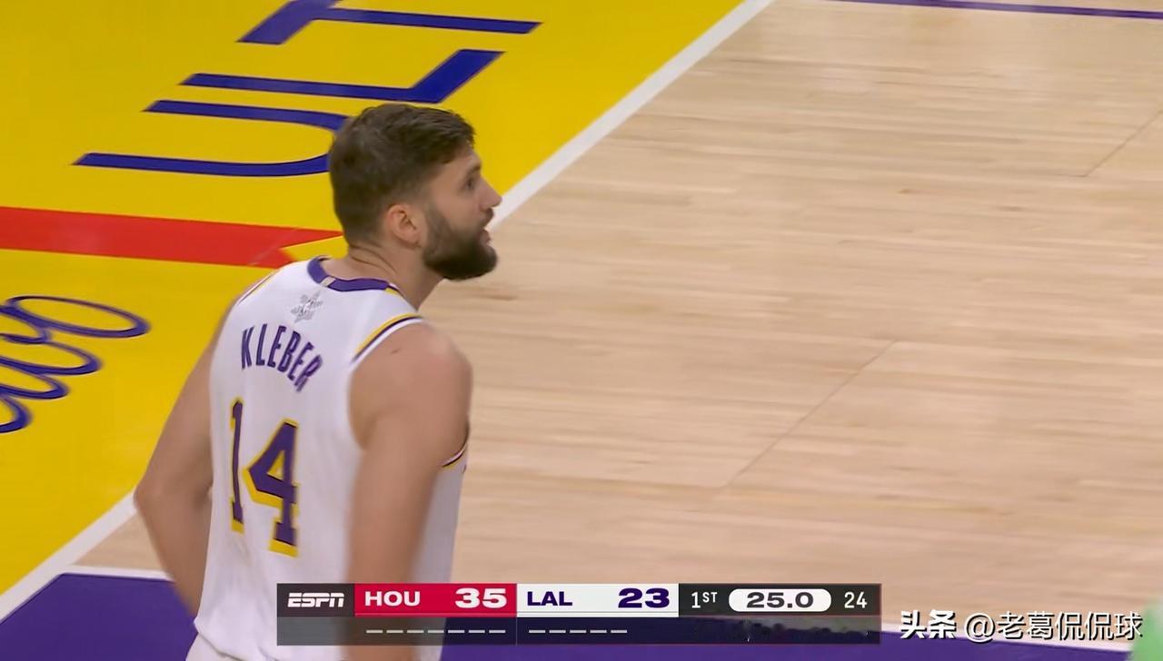 我强烈建议湖人立刻交易走克勒贝尔，我对克勒贝尔真是忍无可忍了！在今天湖人主场以9