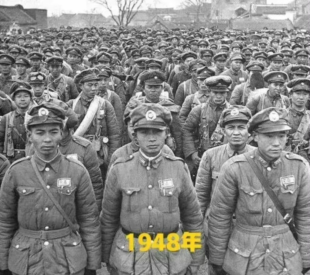 这些军人的军装换了一套又一套，装备换了一代又一代，不过内核没有变，今日的国军还是