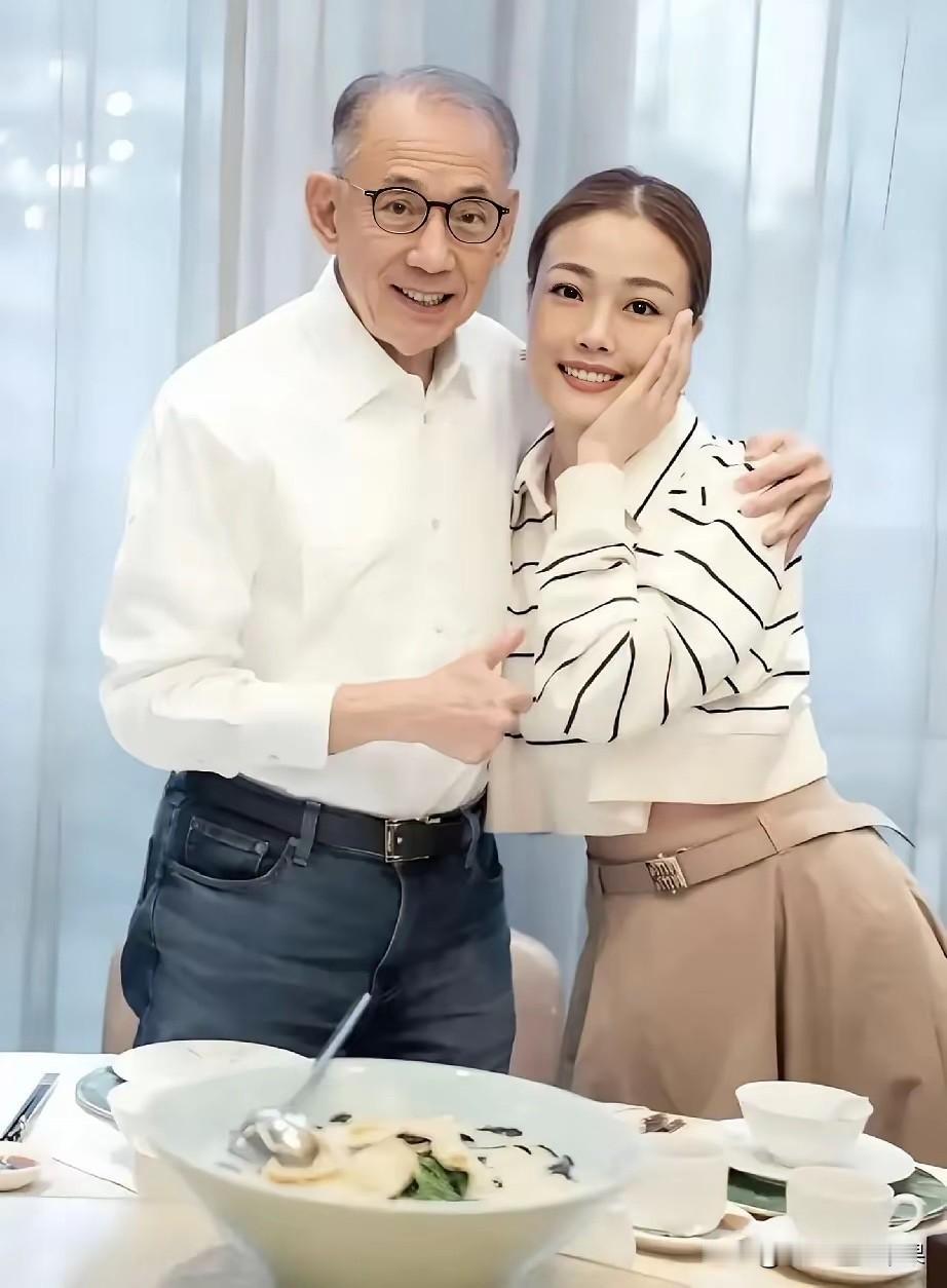 难怪杨受成对她那么照顾，确实美若天仙！