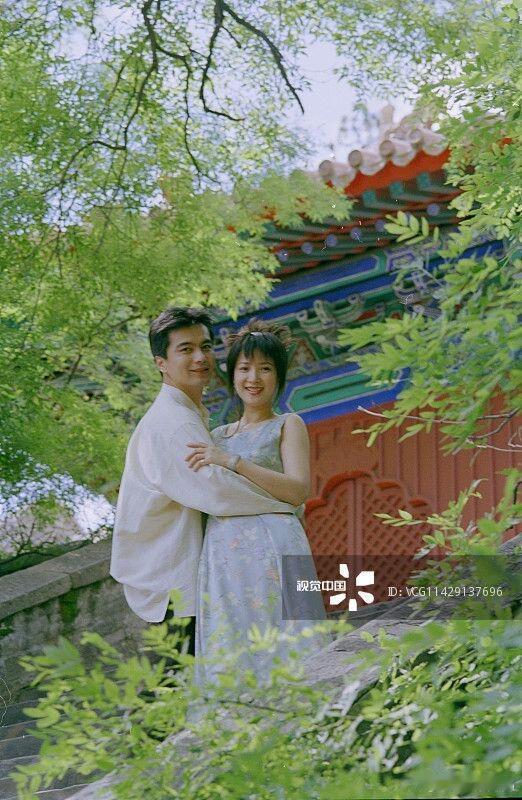 何晴 许亚军1998年的夏天，何晴和许亚军，势均力敌的颜值，两个人的状态都很美好