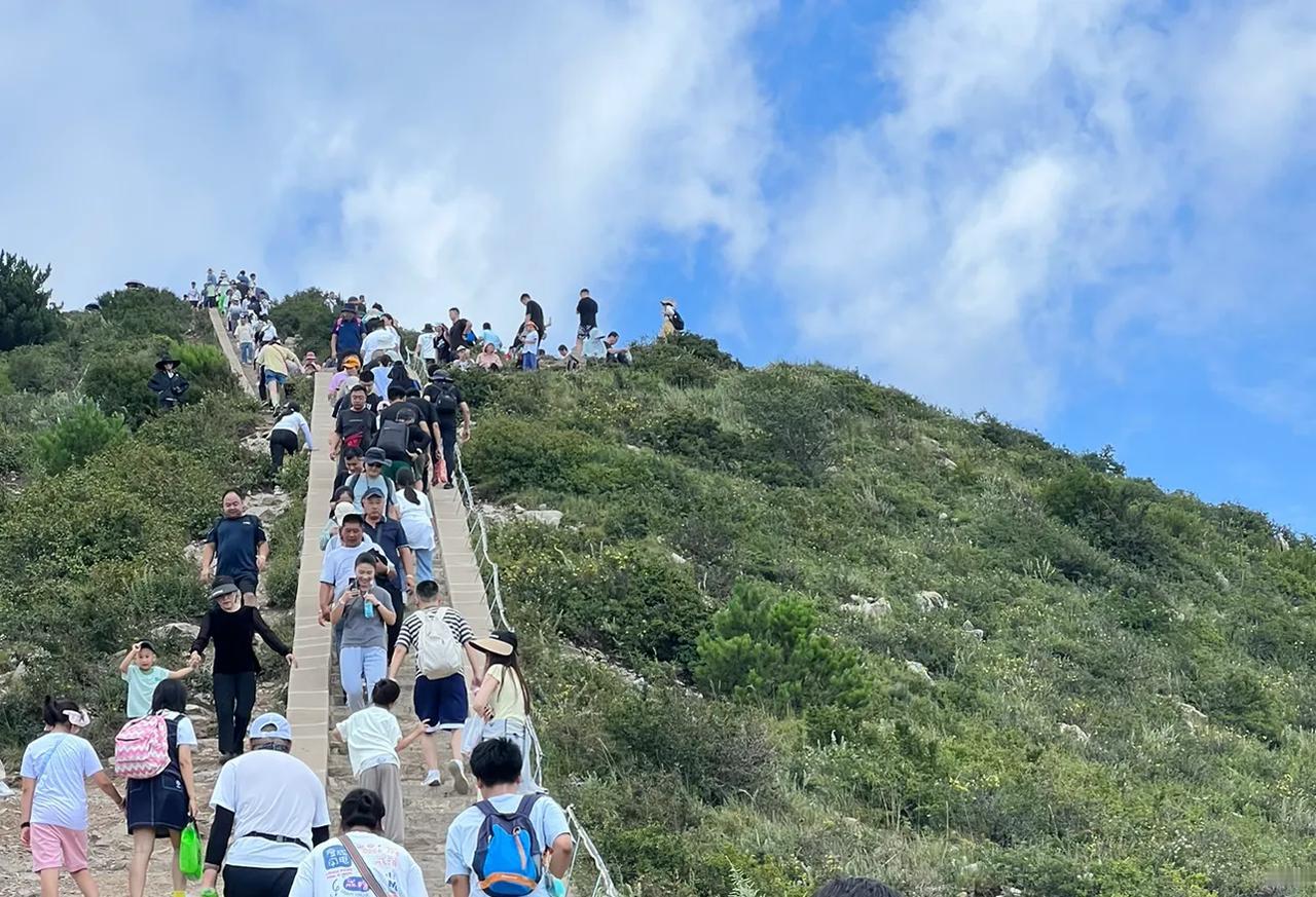 爬恒山，到这里的都是筋疲力尽的，毕竟快到恒山最高峰了！