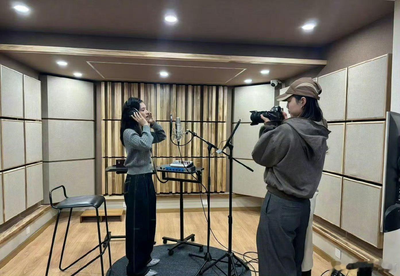 张婧仪去录音了，这是录的歌曲吗？期待唱歌的小张