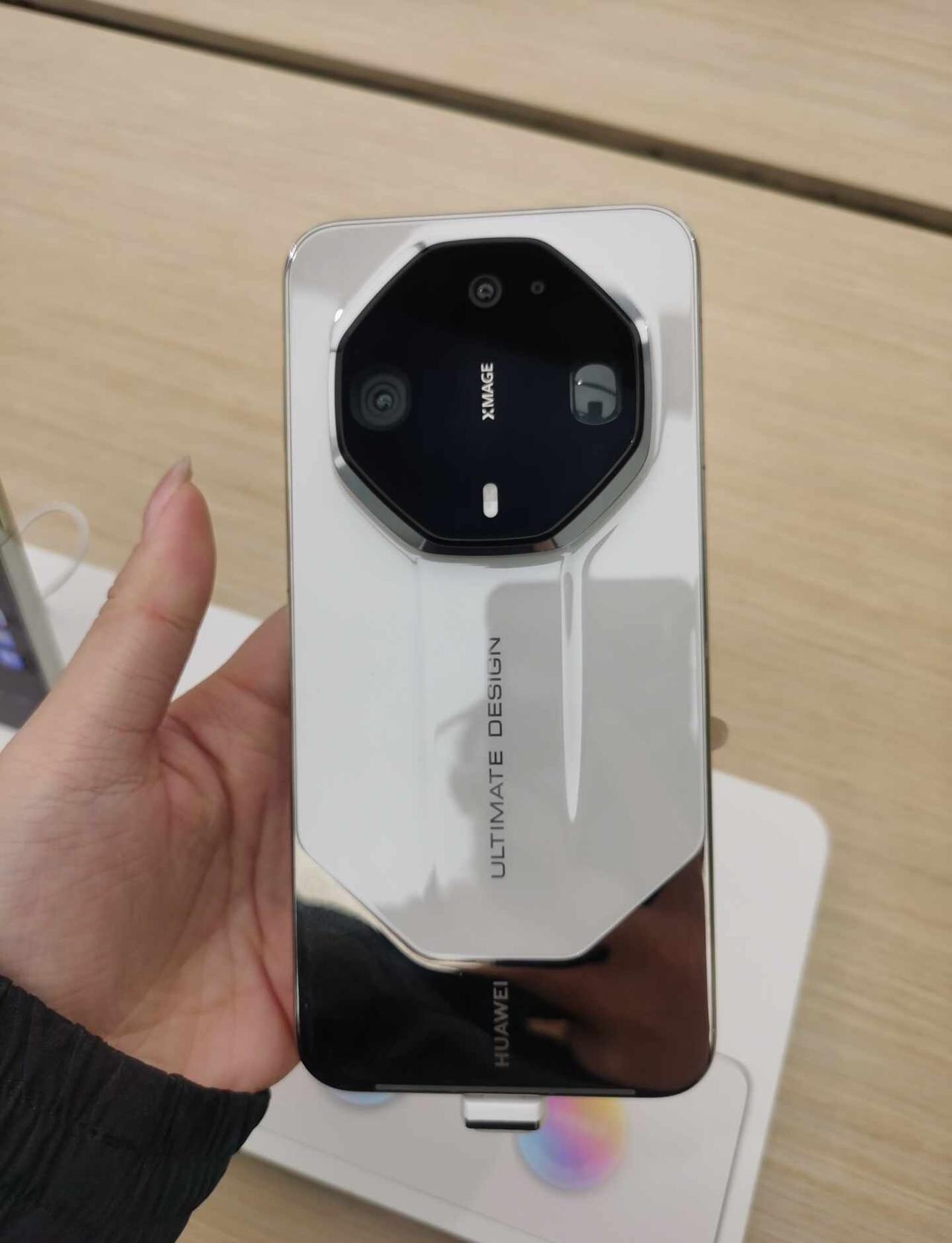 非凡大师 非常不一般 致敬奔腾不息的力量 华为Mate90