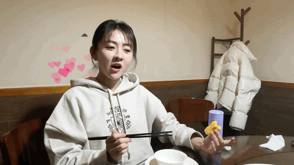 #梁洁的川菜TOP1竟是它# 这不就是典型的又菜又爱吃嘛[哈哈]吃不了辣，却也管