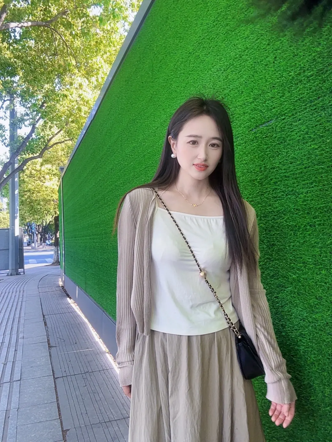 总以为时间很慢，可又一年五一了，你说：什么是来日方长…..