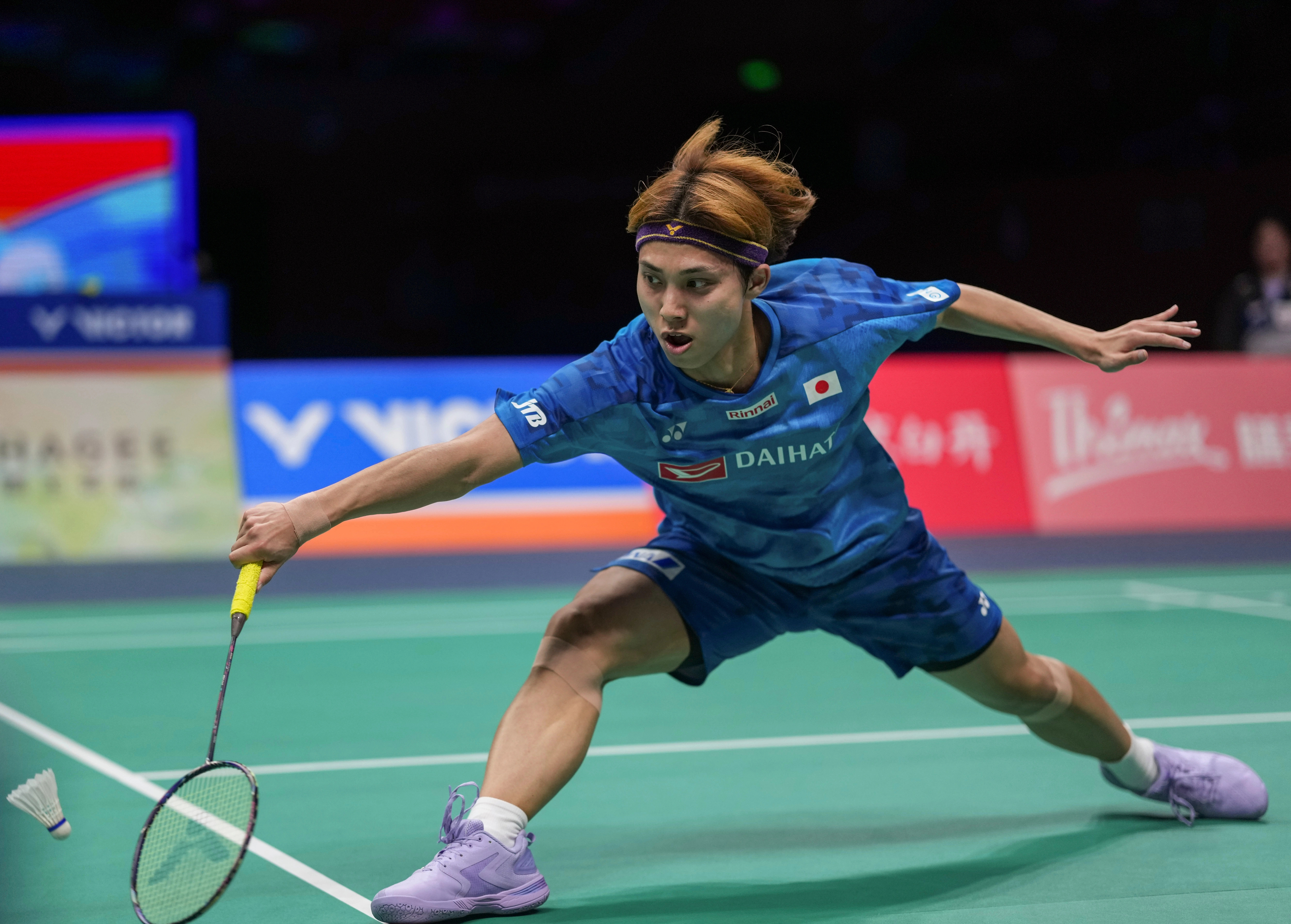 奈良冈功大🇯🇵 21-19、21-16 周天成下轮对手：李佳豪 vs 🇲?