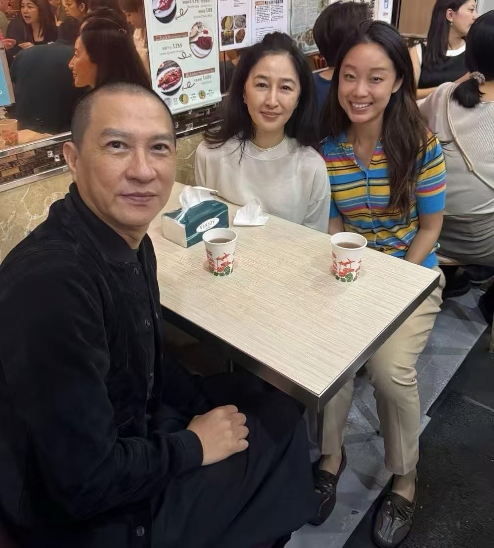 吃饭偶遇张家辉和关咏荷夫妇，俩人好亲切，慈眉善目的，非常平易近人 