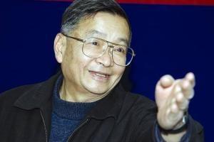 1969年，37岁梁从诫被下放江西劳动，妻子周如枚立刻提离婚，还给儿子改名换姓，