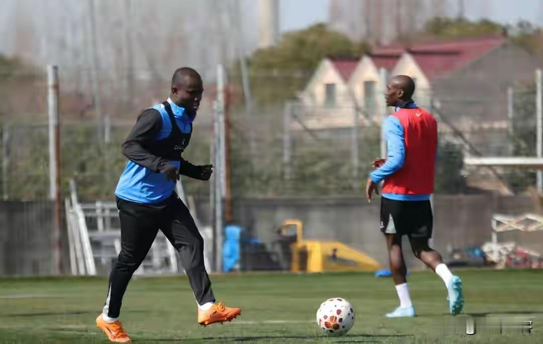 身体状态+融入程度将成为阿奇姆彭加入英博最重要的两个不确定因素！
首先，阿奇姆彭