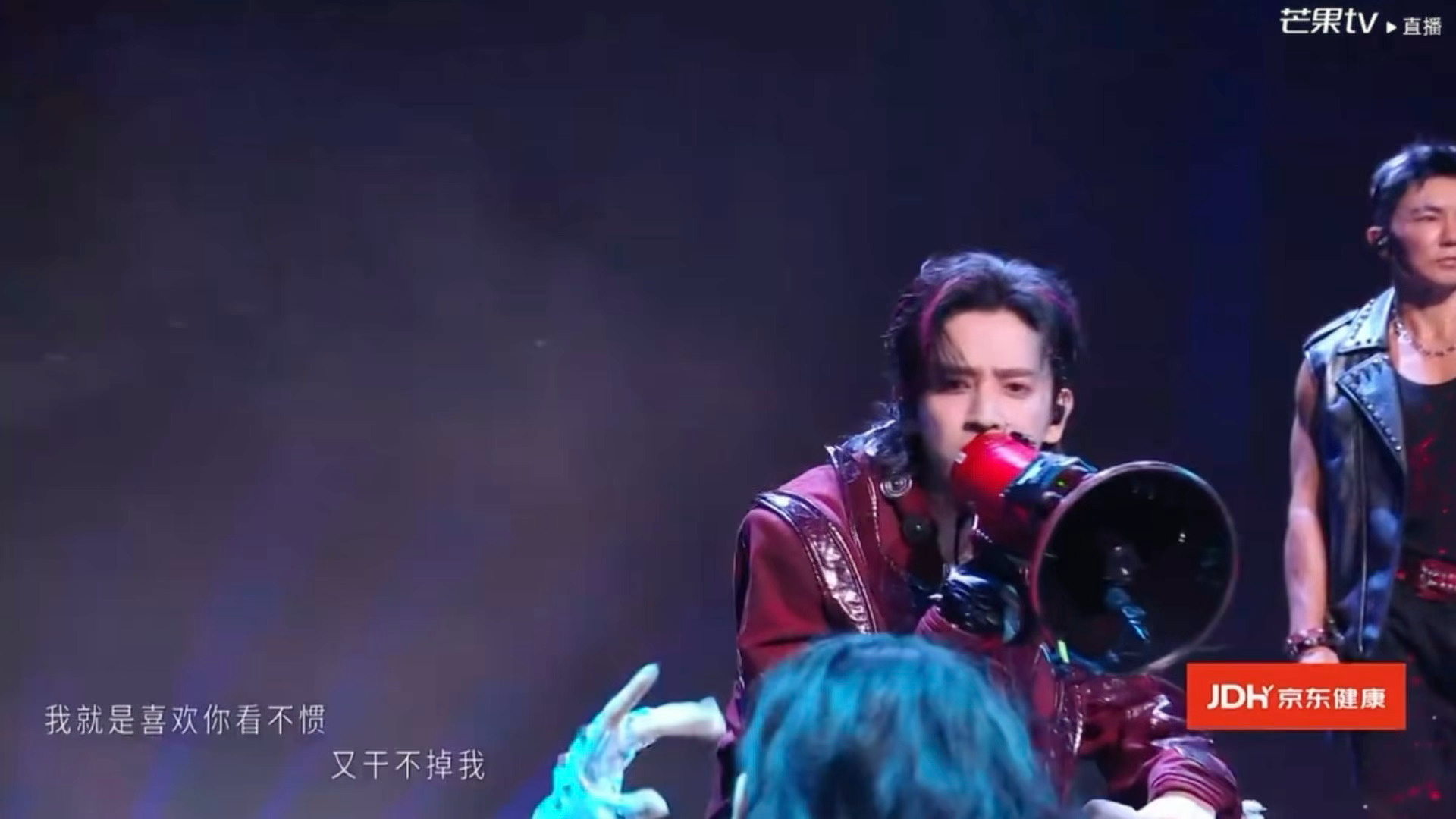 我感觉陈若轩这句歌词完全是在挑衅[微笑]太难听了！！！陈若轩一直在挑衅 陈若轩是