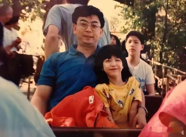 哇原来陈妍希小时候也穿过这种健美裤！ 