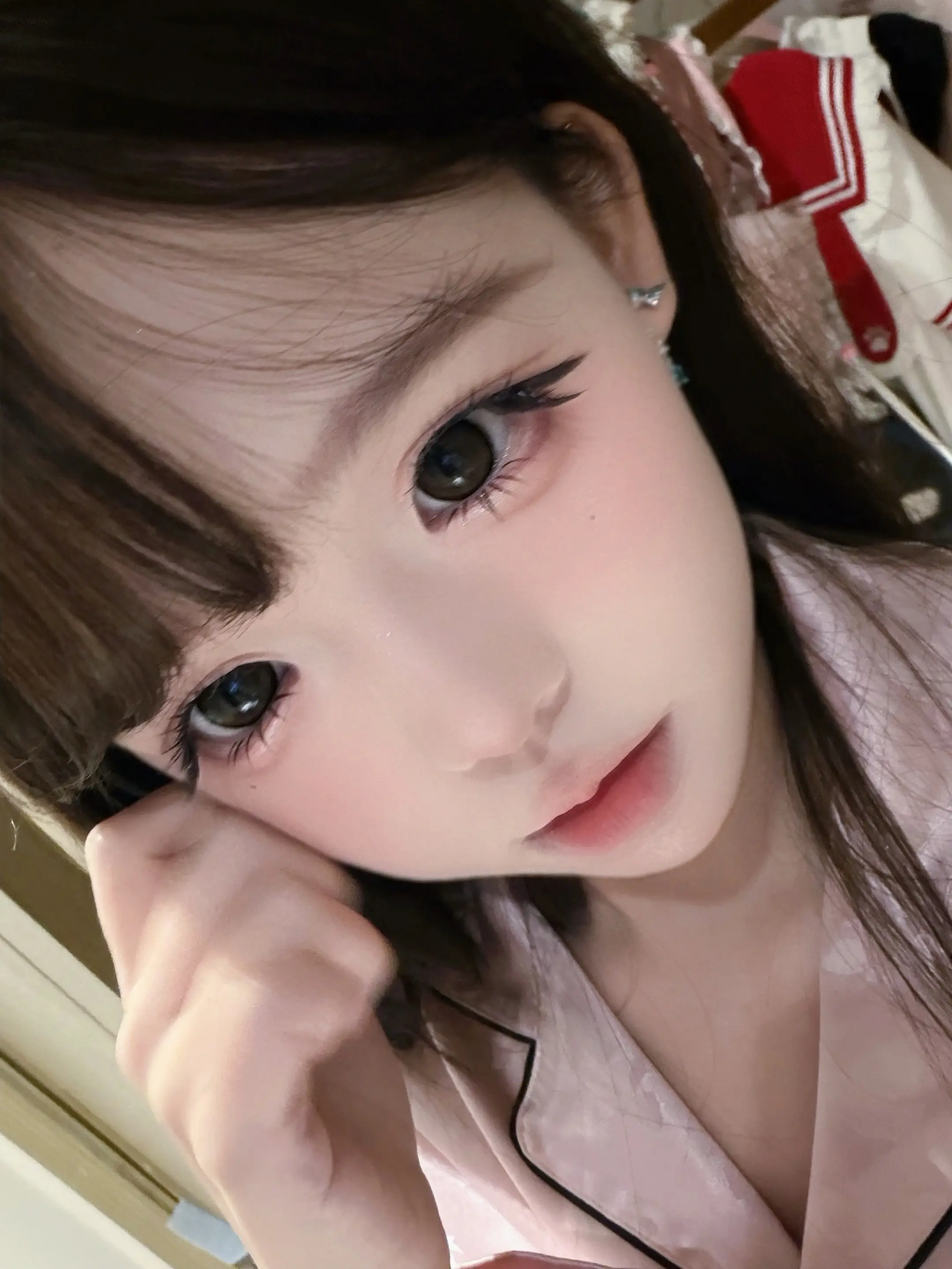 我是个爱贴睫毛的小女孩