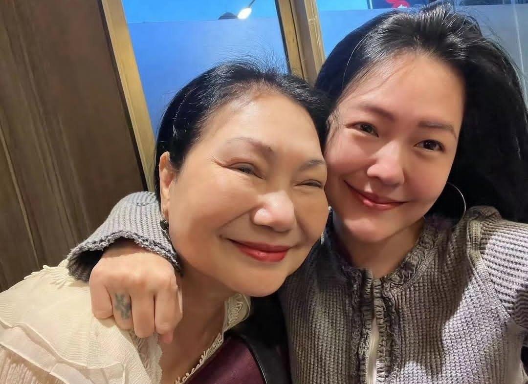 直到小S搬家，网友才发现，大S原来是S家唯一有房产的人。小S这次住进的S妈住所，