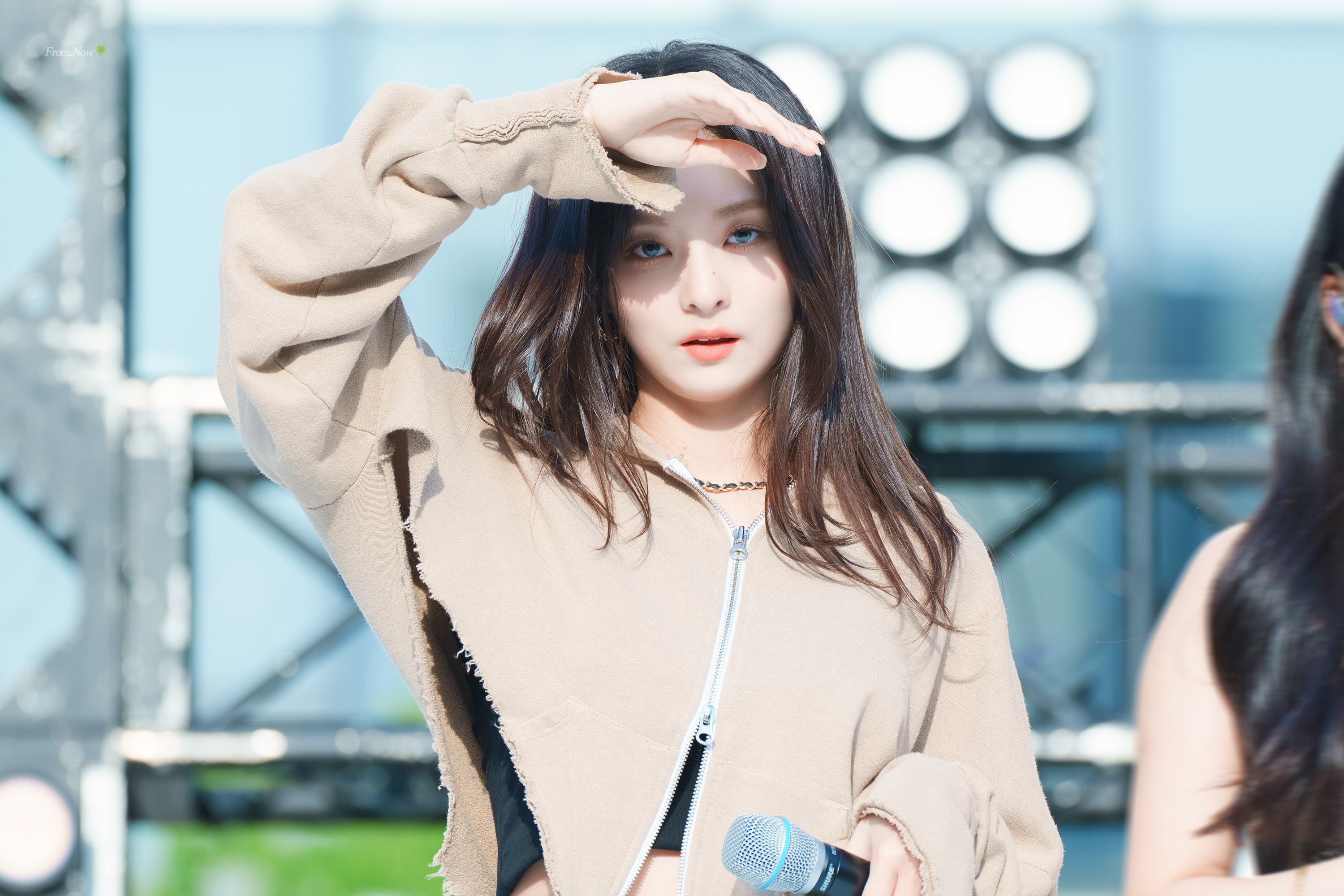 #李娜炅[超话]#🐣#蜜桃笑颜李娜炅# [图片]240504 Seoul Ro