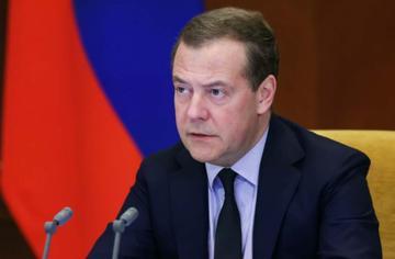 炸锅了！俄罗斯前总统梅德韦杰夫，今天（2月24日）直接破防开骂，火力拉满！他在个