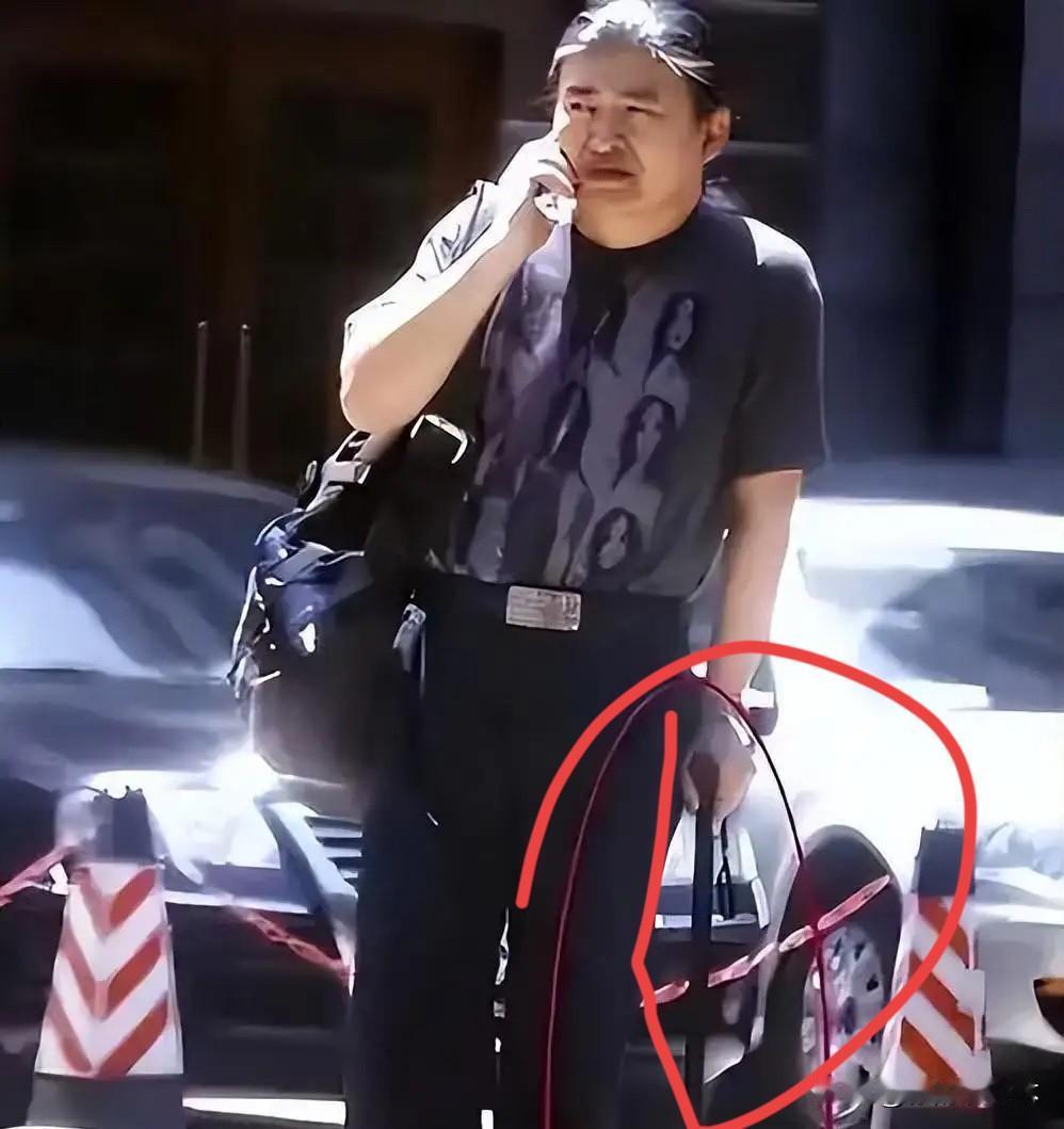 刚刚查了一下股骨头坏死，
不查不知道，一查吓一跳。
刘欢老师2009年确诊的这个