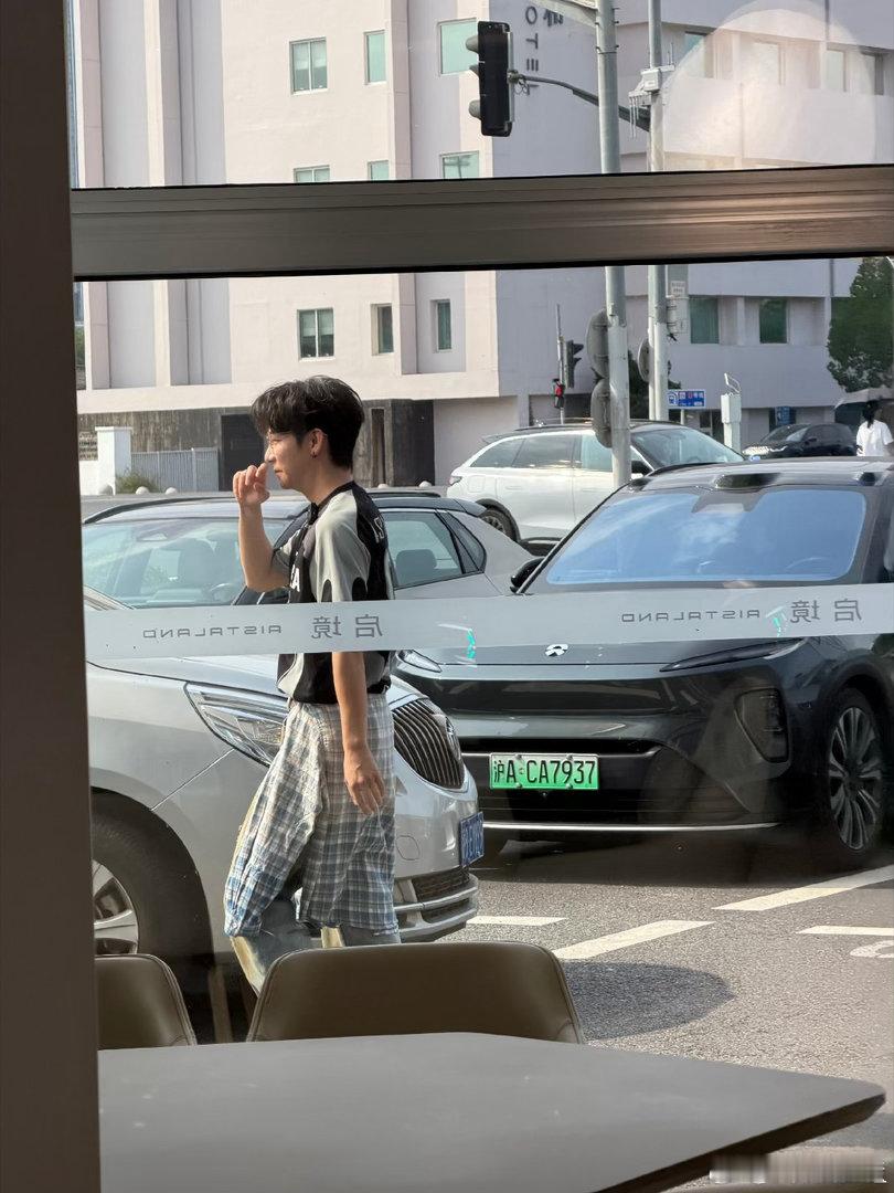下次买车我就这么发朋友圈 以前买车只看颜值和空间，现在连胡夏都看重启境ADS5智