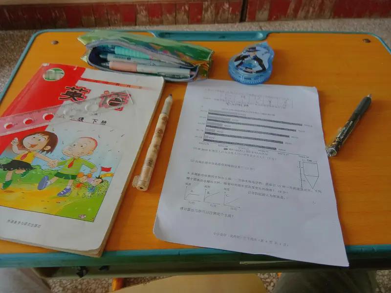 深圳小学期末考被评堪比公务员行测，这事儿最近可太火了。南山区四年级语文期末卷，以